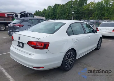 2016 Volkswagen Jetta 1.8T Sport из США, поврежденный, VIN 3VWD17AJ3GM228366